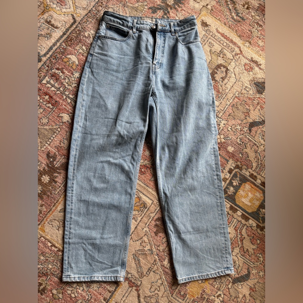 Everlane The Curvy Way High Straight Jean in Light Indigo - Picture 4 of 6